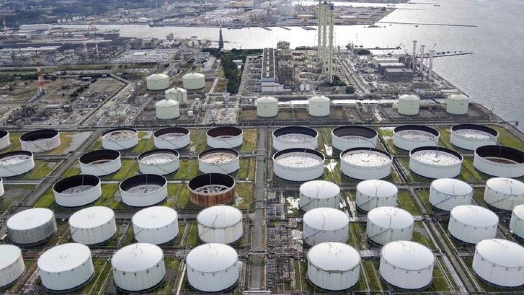 АНУ-ын боловсруулах үйлдвэрүүд олборлолтоо нэмэгдүүлж газрын тосны үнэ 2.5%-иар буурчээ