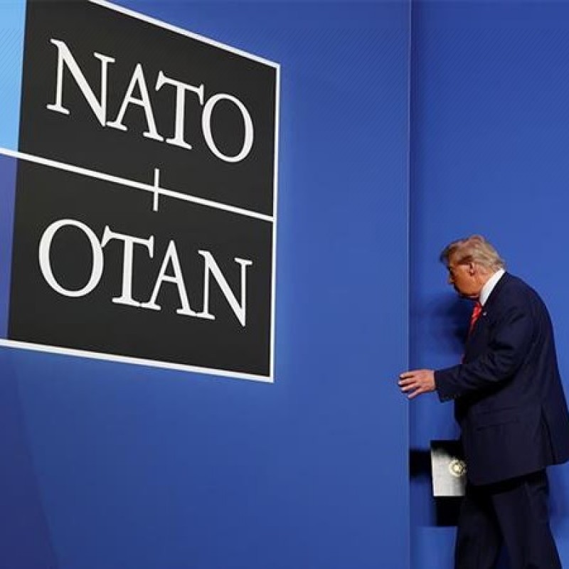Европын холбоотнуудыг шүүмжилж, АНУ нь НАТО-гоос гарч магадгүй гэв