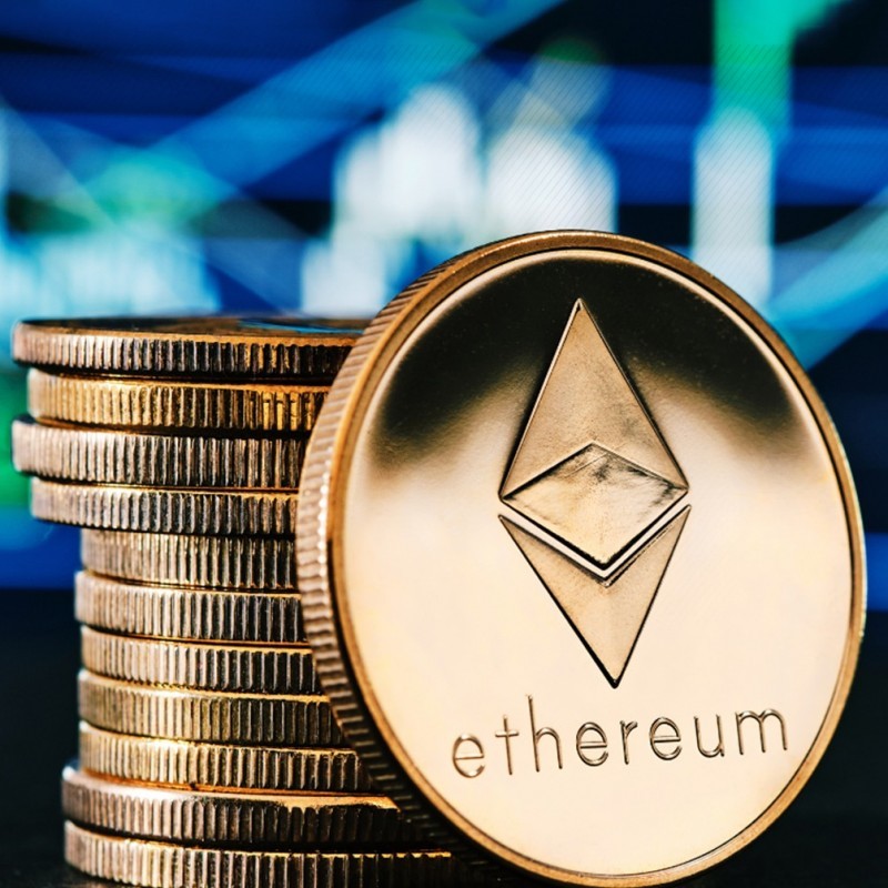 Биткойн унаж, хөрөнгө оруулагчид Ethereum руу хошуурч байна