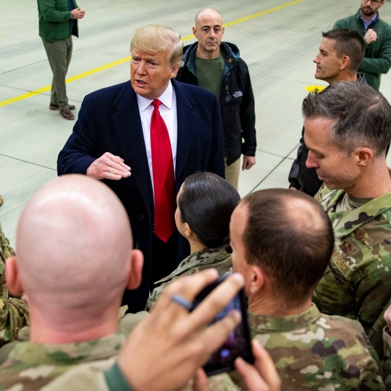 ТРАМП ЛОС АНЖЕЛЕСТ БОЛСОН ҮЙМЭЭНИЙГ ДАРУУЛАХААР 2,000 ЦЭРЭГ ИЛГЭЭЛЭЭ