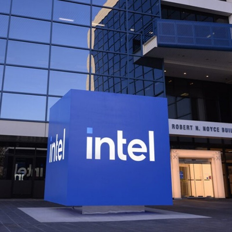 Intel компанид маш олон давуу талууд үүсч байна.