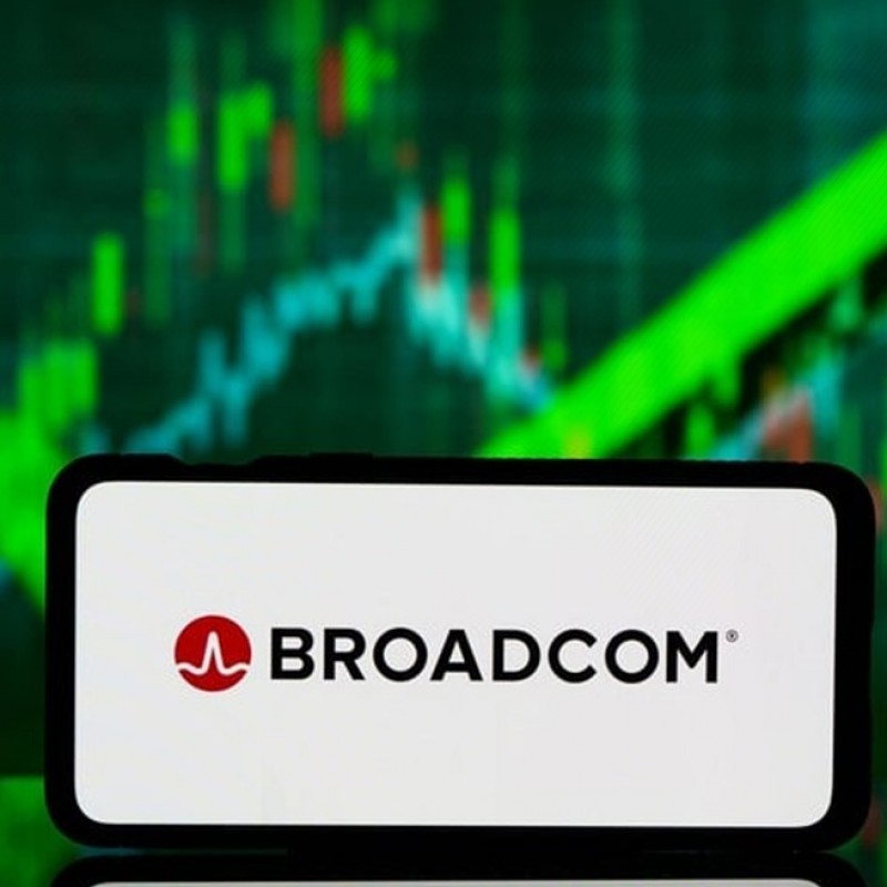 Өчигдөр Broadcom Inc компанийн хувьцаа 10%-иар өсөв.